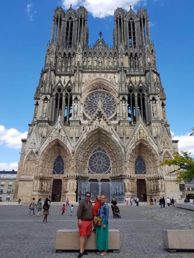 Moet Lägenhet Reims Exteriör bild